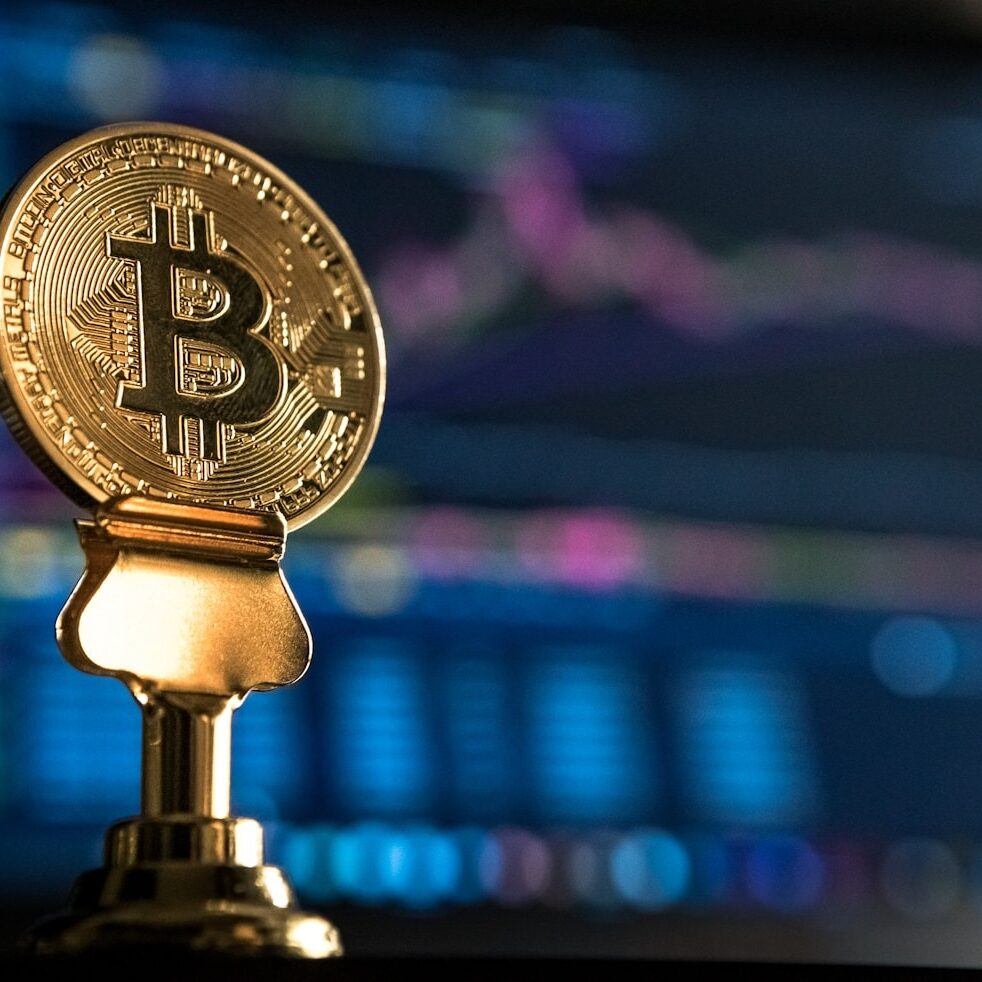 比特币现货怎么加杠杆？新手入门全攻略（附币安与欧易返佣注册教程）
